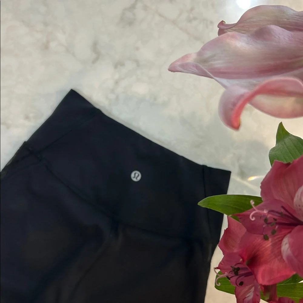 Lululemon Fresh in Mesh - Crop Leggings